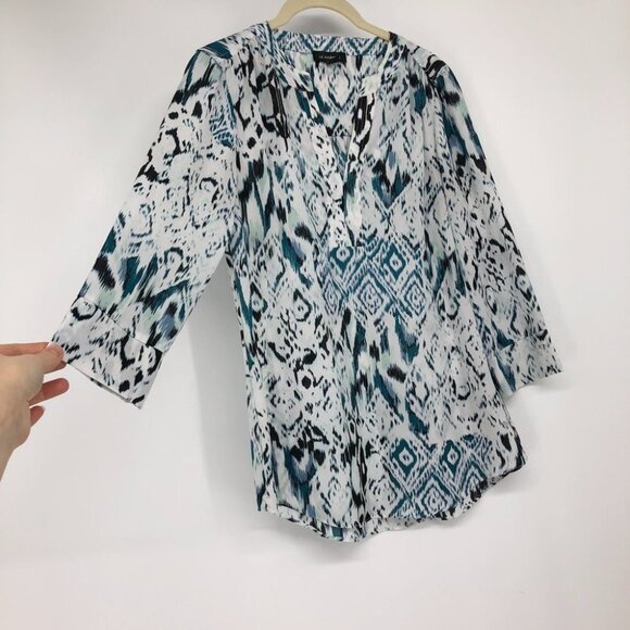 Le chateau blue white abstract print 3/4 sleeve blouse notch V neck - Picture 13 of 14